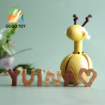 クォータ子【赤ちゃんのガラガラ 動物 】グッドトイ受賞　赤ちゃんに贈りたい出産祝いはグッドトイ受賞の赤ちゃんガラガラ 京都の工房で手作り知育玩具　クォーター子木のおもちゃarumitoy