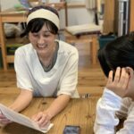 急遽オフィスから「みかのはラジオ」で 　番組出演を告知するの図