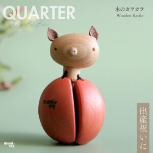 赤ちゃんの手にやさしくなじむ、木のガラガラ「QUARTER」。出産祝いにぴったりの、温もりある日本製おもちゃ