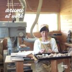 arumi toy at work。京都の工房で木のおもちゃ作家が一つ一つ丁寧に木製パーツを制作・検品している様子。手作りの上質な木のおもちゃ。