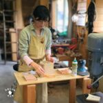 子どもの手元供養「たましいのおうち」を一つひとつ手作業で製作している様子